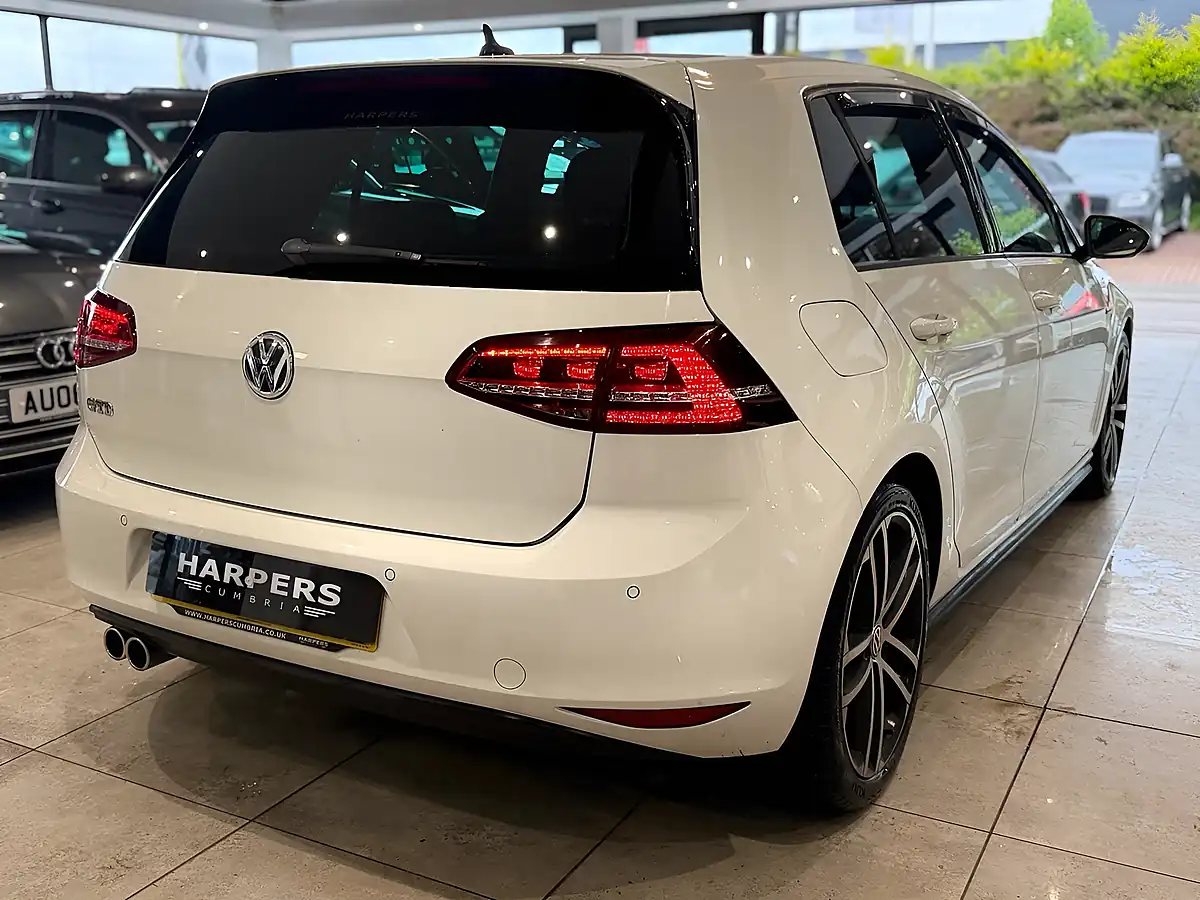 Used 2015 Volkswagen Golf Bluemotion Tech Gtd White - Interior and Exterior details 8