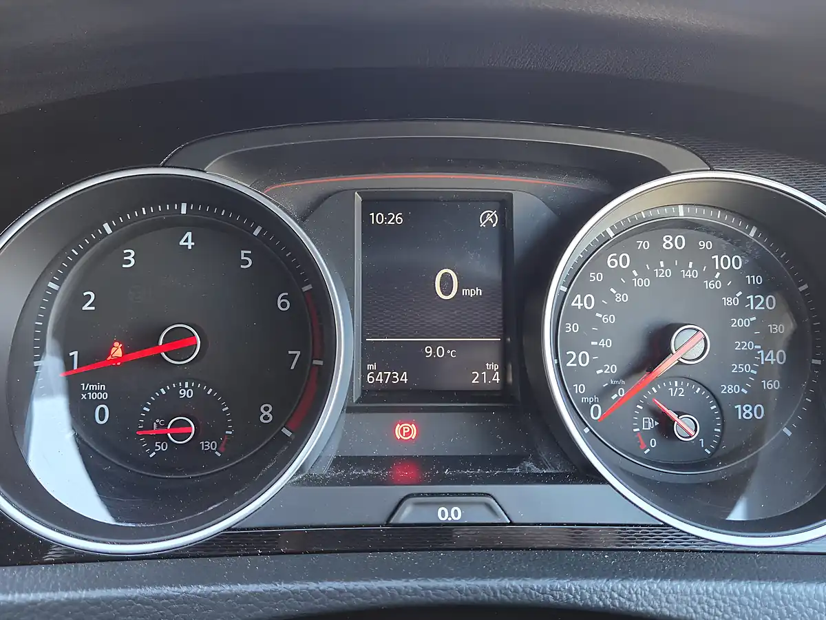 Used 2015 Volkswagen Golf Bluemotion Tech GTI White - Interior and Exterior details 10