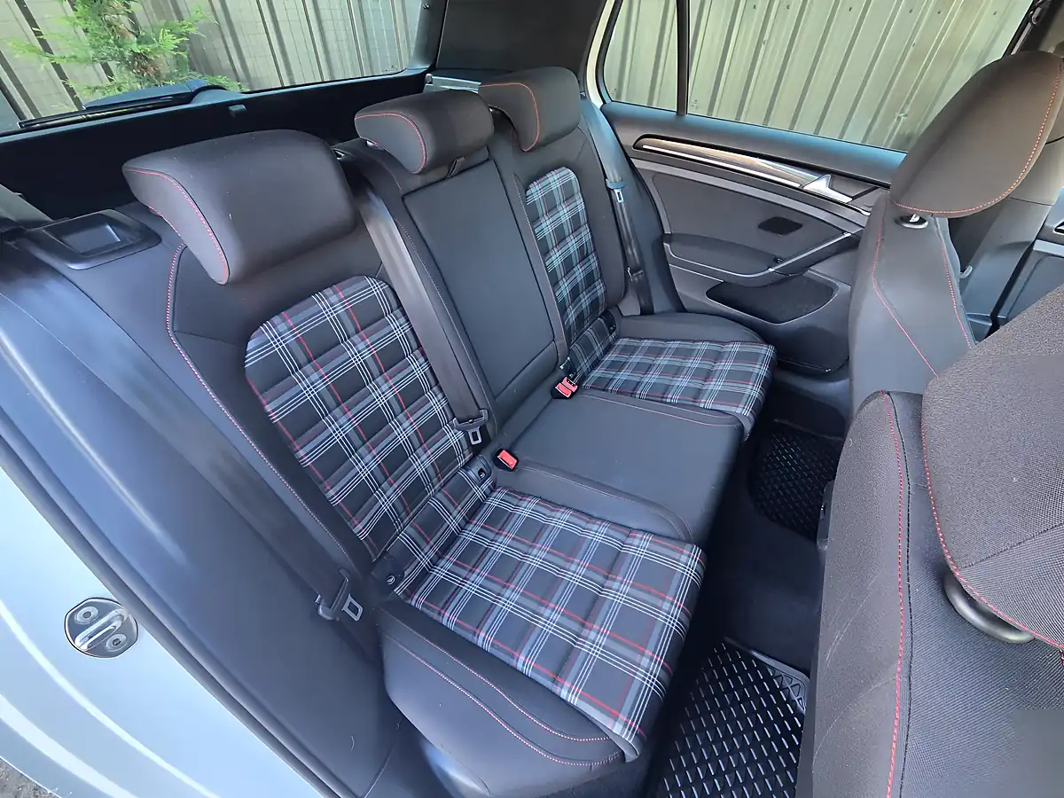 Used 2015 Volkswagen Golf Bluemotion Tech GTI White - Interior and Exterior details 16