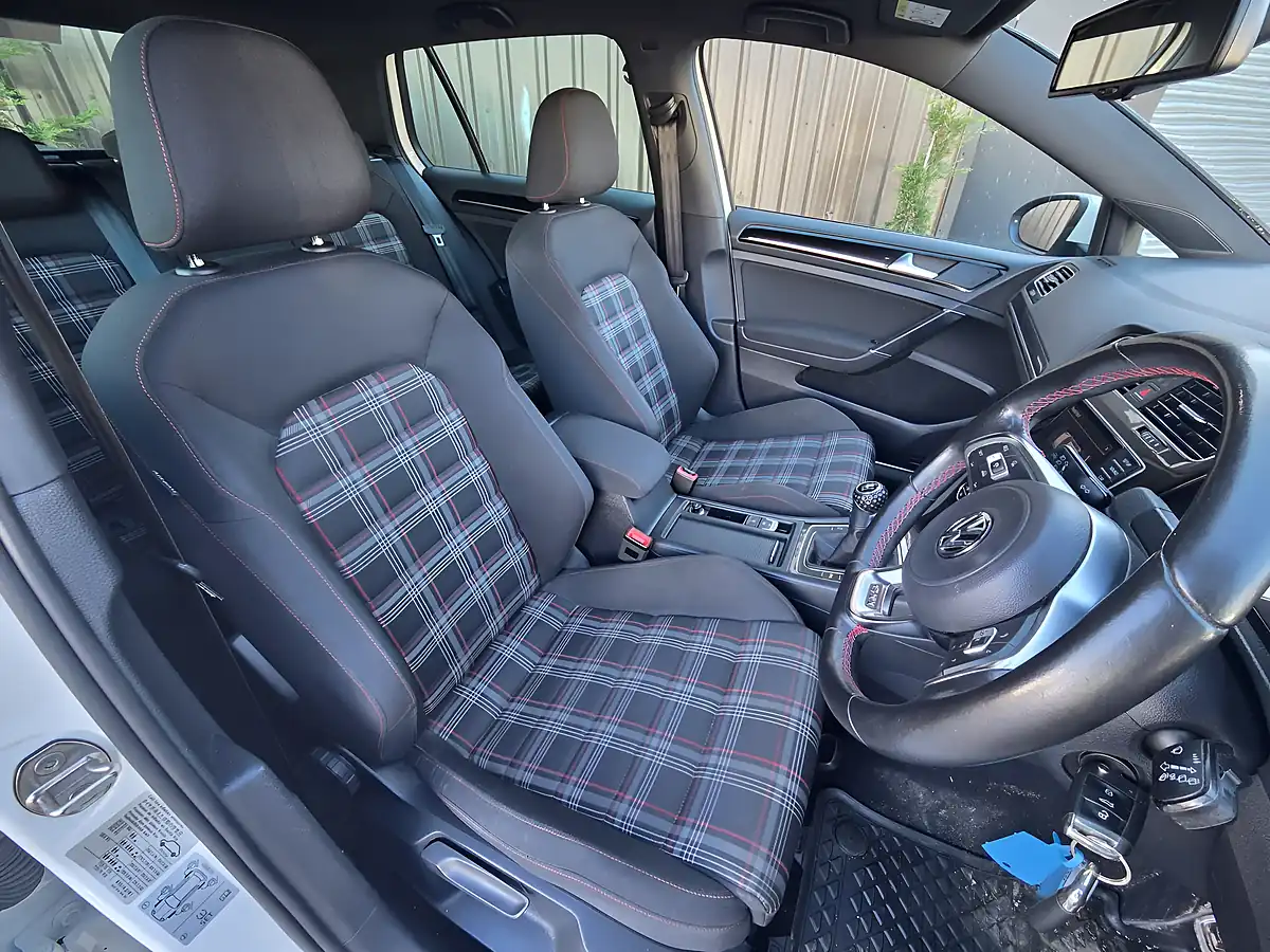 Used 2015 Volkswagen Golf Bluemotion Tech GTI White - Interior and Exterior details 7
