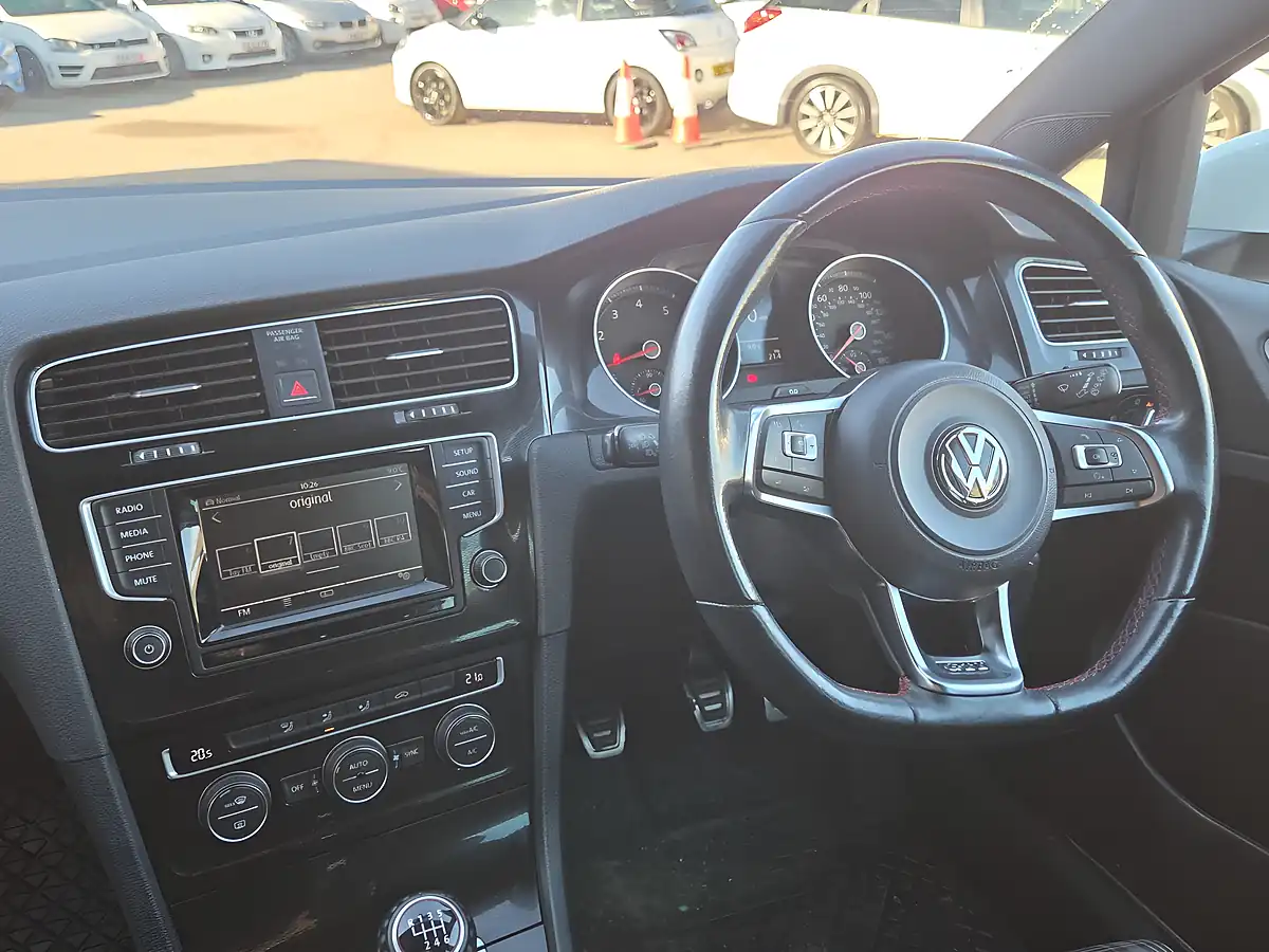 Used 2015 Volkswagen Golf Bluemotion Tech GTI White - Interior and Exterior details 8