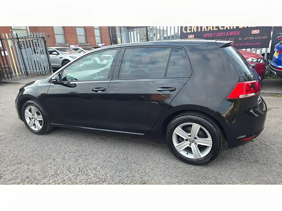 Used 2015 Volkswagen Golf Bluemotion Tech Match Black - Interior and Exterior details 11