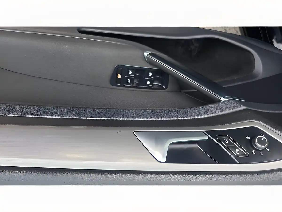 Used 2015 Volkswagen Golf Bluemotion Tech Match Black - Interior and Exterior details 19
