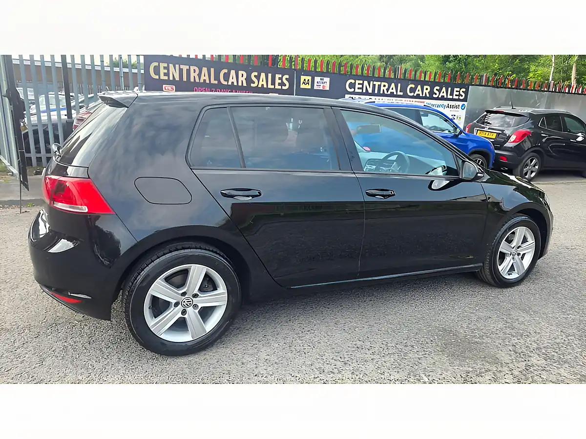 Used 2015 Volkswagen Golf Bluemotion Tech Match Black - Interior and Exterior details 5