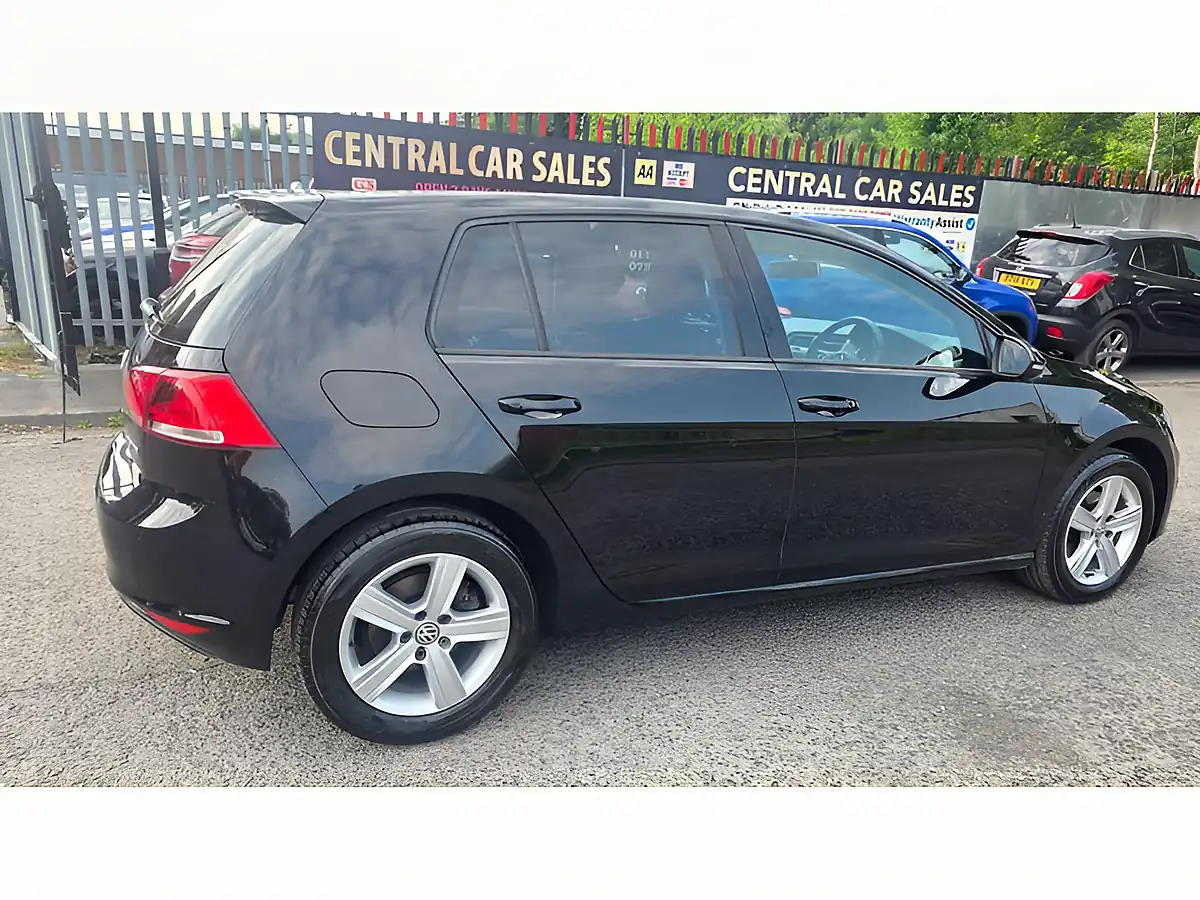 Used 2015 Volkswagen Golf Bluemotion Tech Match Black - Interior and Exterior details 6