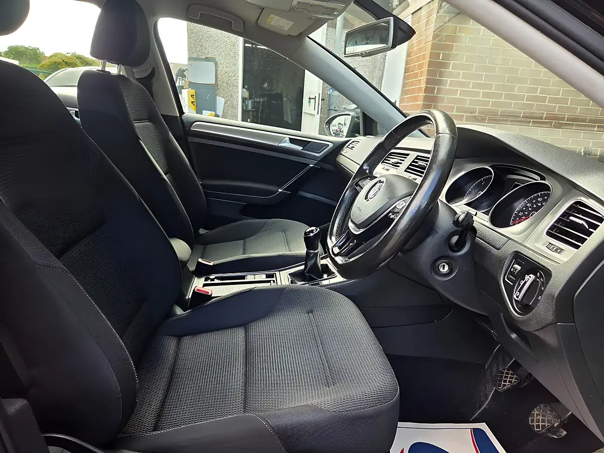 Used 2015 Volkswagen Golf Bluemotion Tech Match Black - Interior and Exterior details 10