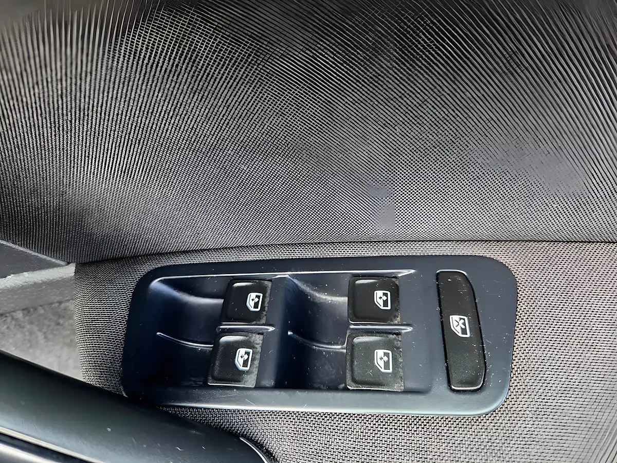 Used 2015 Volkswagen Golf Bluemotion Tech Match Black - Interior and Exterior details 12