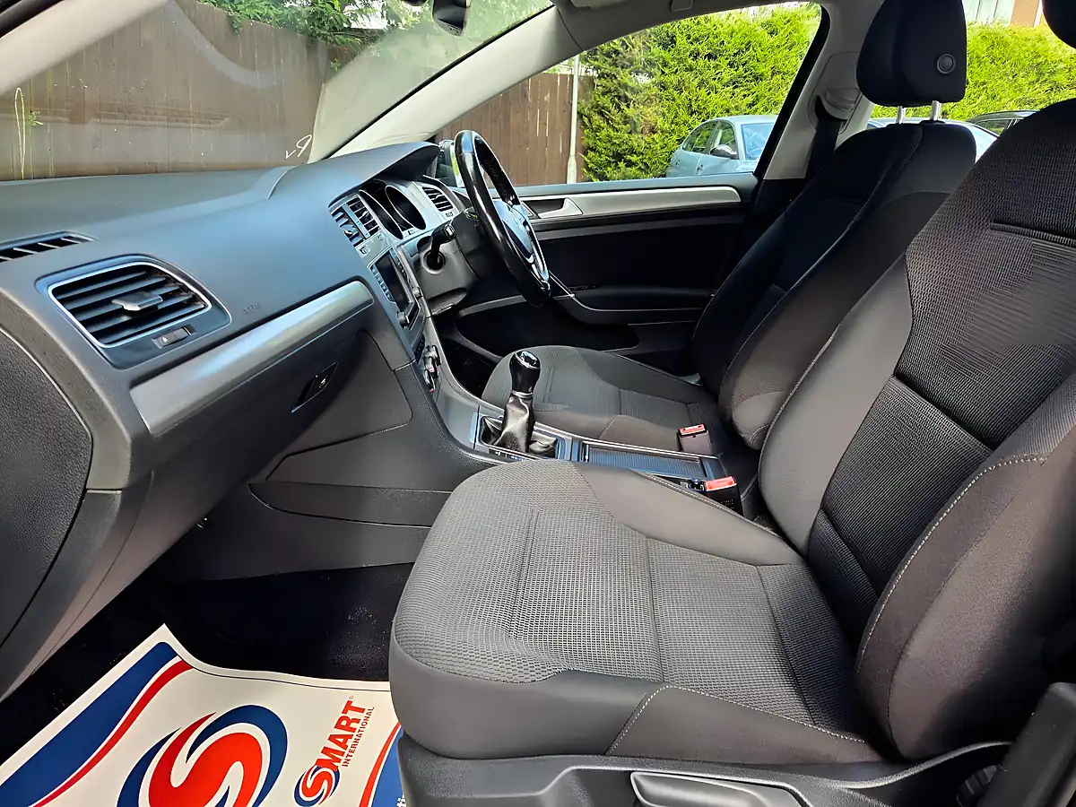Used 2015 Volkswagen Golf Bluemotion Tech Match Black - Interior and Exterior details 16