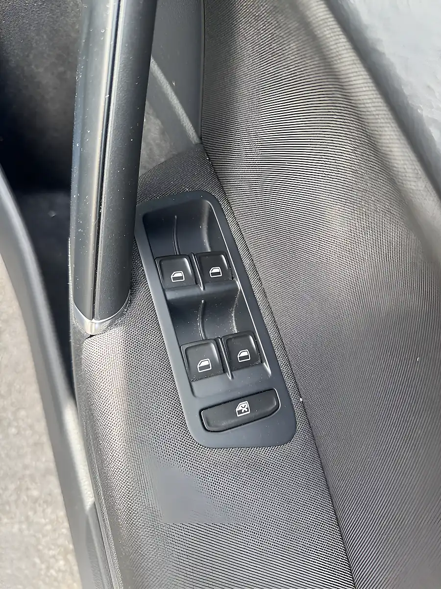 Used 2015 Volkswagen Golf Bluemotion Tech Match Blue - Interior and Exterior details 15