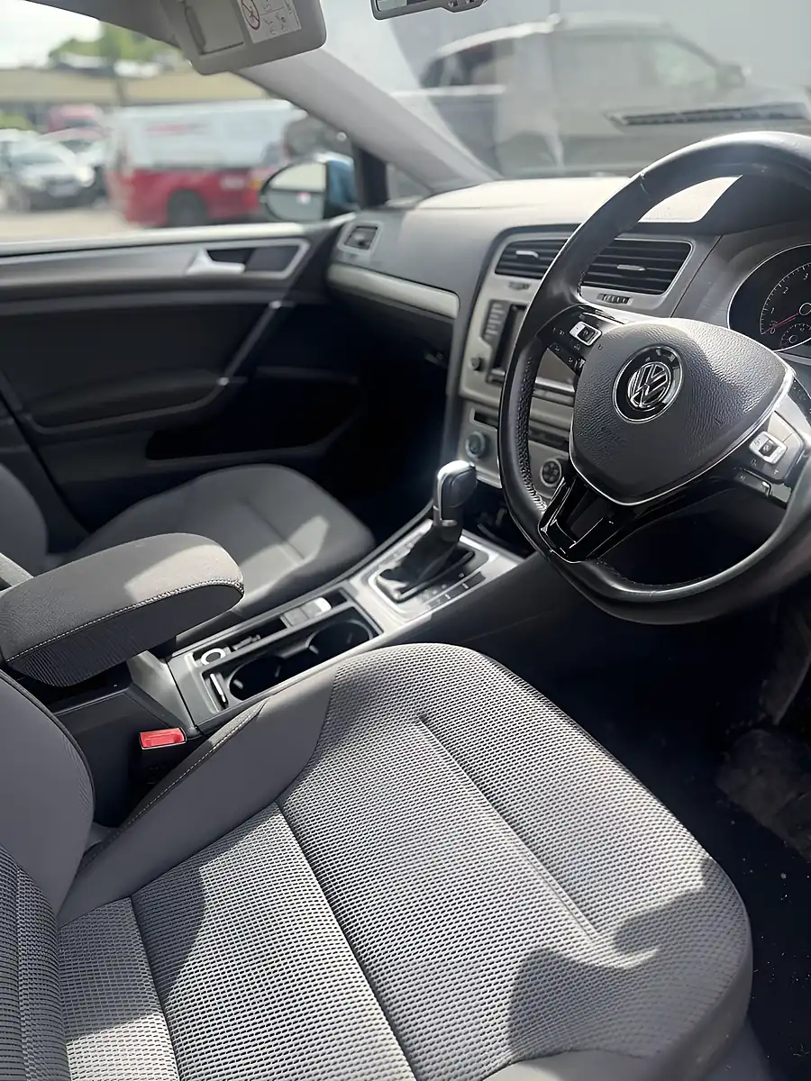 Used 2015 Volkswagen Golf Bluemotion Tech Match Blue - Interior and Exterior details 9