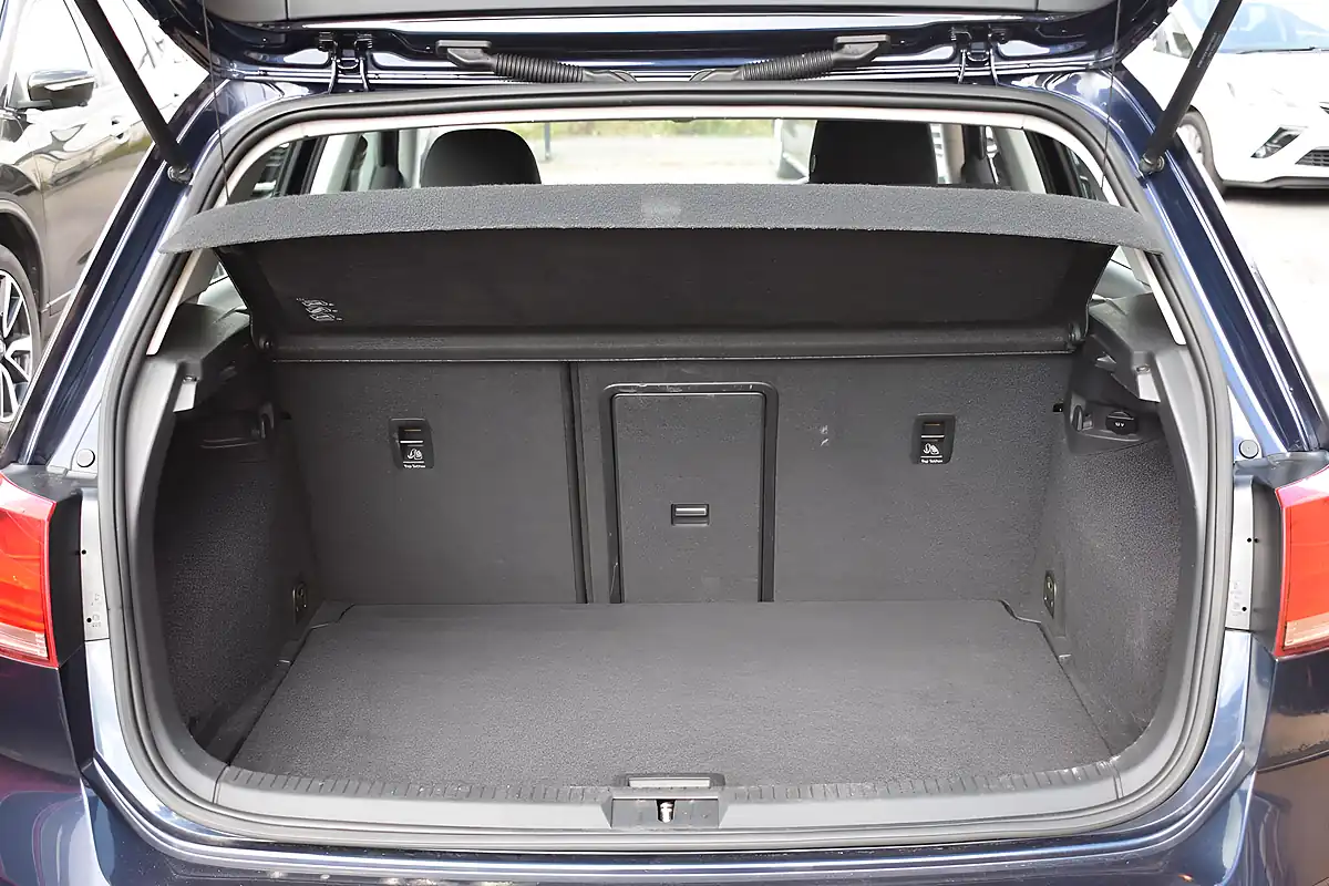 Used 2015 Volkswagen Golf Bluemotion Tech Match Blue - Interior and Exterior details 10