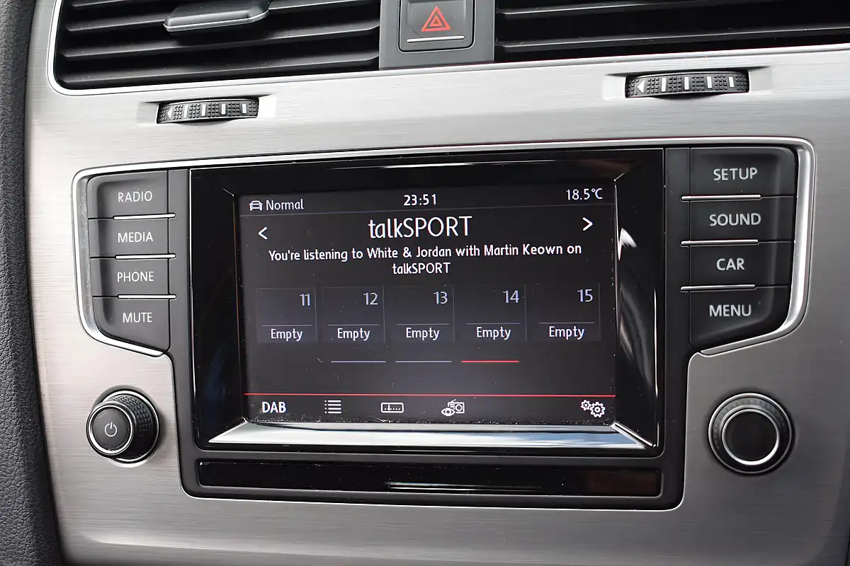 Used 2015 Volkswagen Golf Bluemotion Tech Match Blue - Interior and Exterior details 16