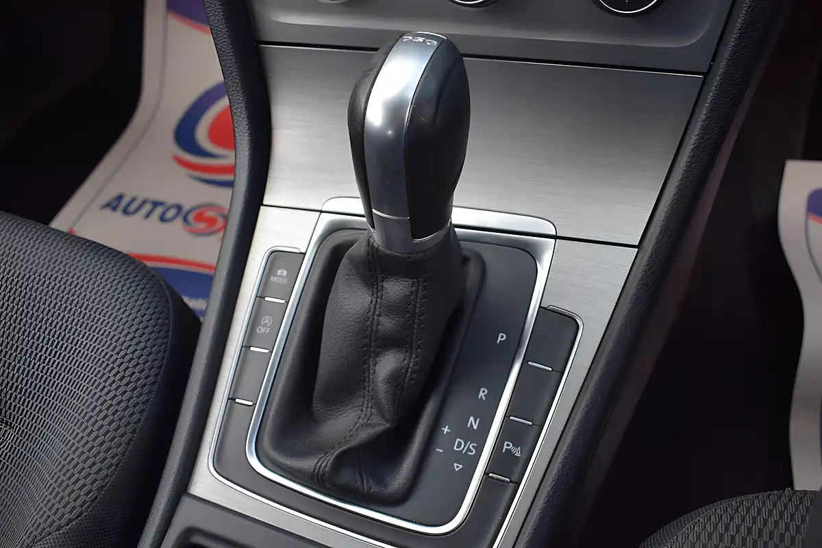 Used 2015 Volkswagen Golf Bluemotion Tech Match Blue - Interior and Exterior details 17