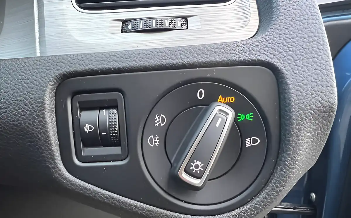 Used 2015 Volkswagen Golf Bluemotion Tech Match Blue - Interior and Exterior details 11
