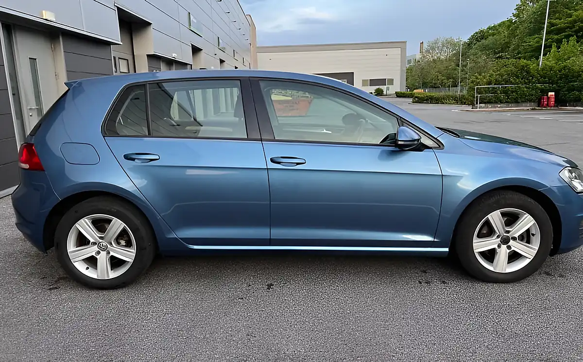 Used 2015 Volkswagen Golf Bluemotion Tech Match Blue - Interior and Exterior details 2