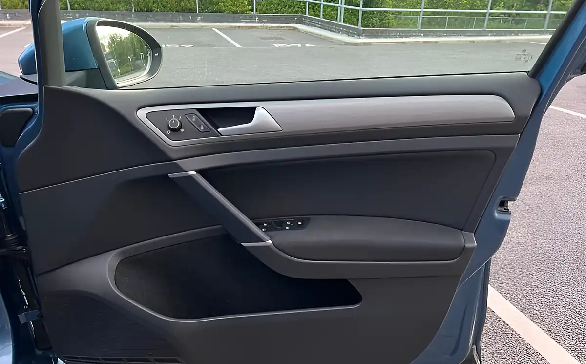 Used 2015 Volkswagen Golf Bluemotion Tech Match Blue - Interior and Exterior details 9