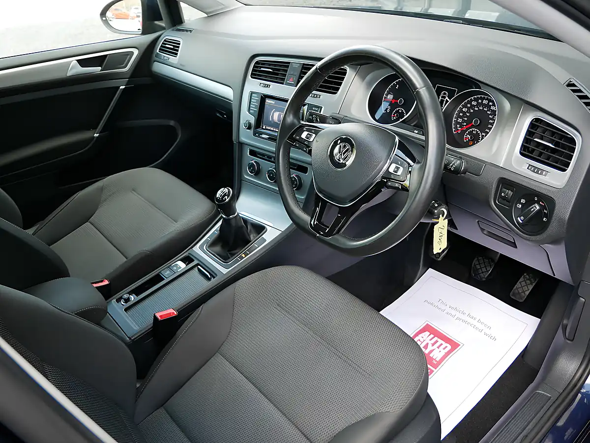 Used 2015 Volkswagen Golf Bluemotion Tech Match Night Blue Metallic - Interior and Exterior details 10