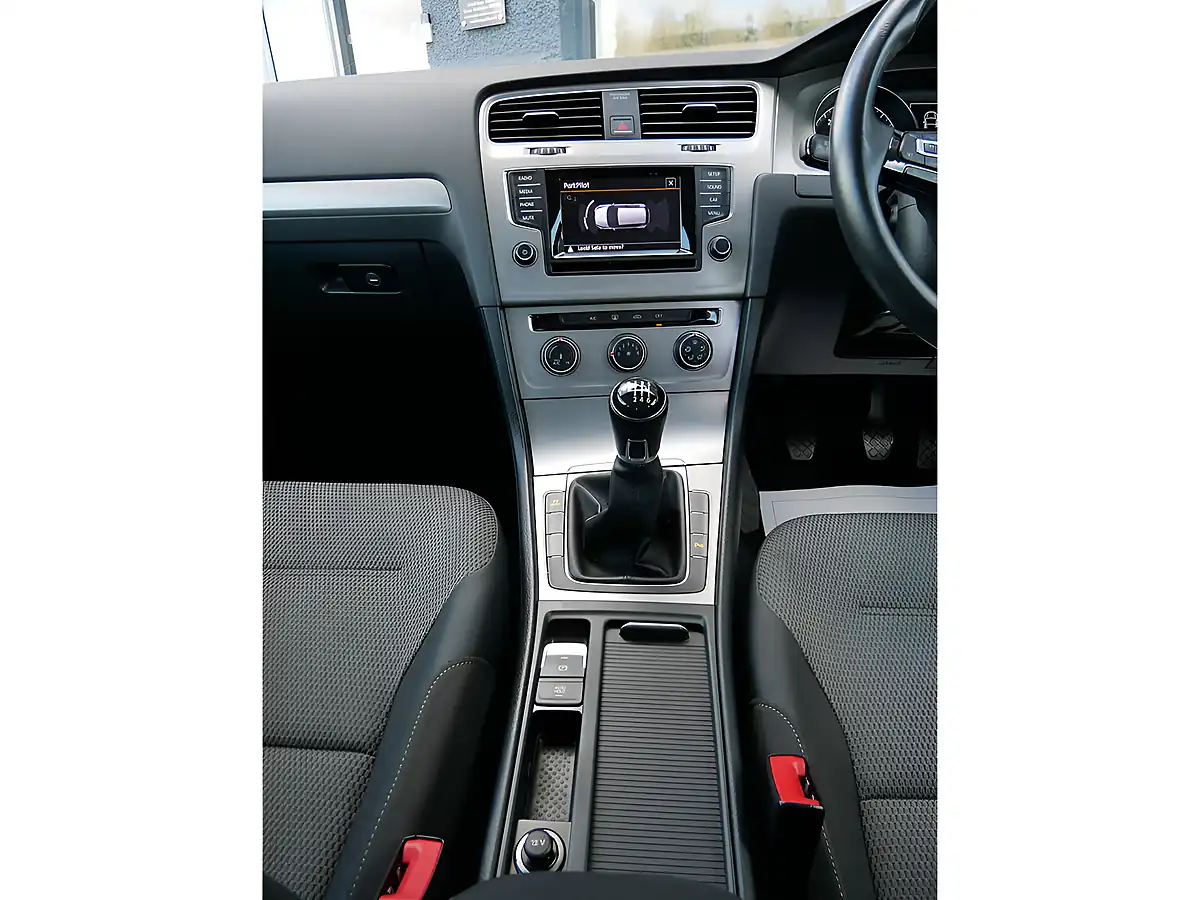 Used 2015 Volkswagen Golf Bluemotion Tech Match Night Blue Metallic - Interior and Exterior details 15