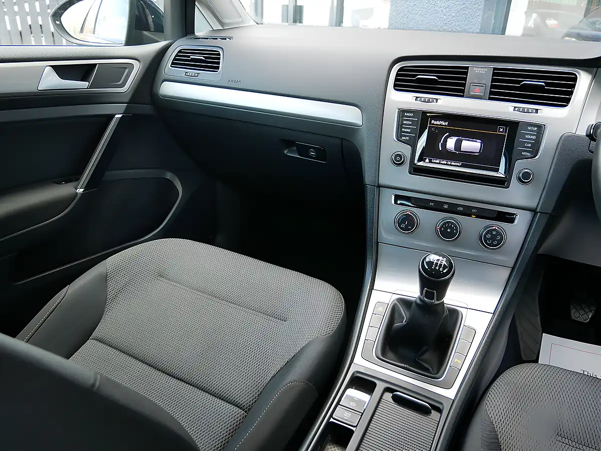 Used 2015 Volkswagen Golf Bluemotion Tech Match Night Blue Metallic - Interior and Exterior details 17