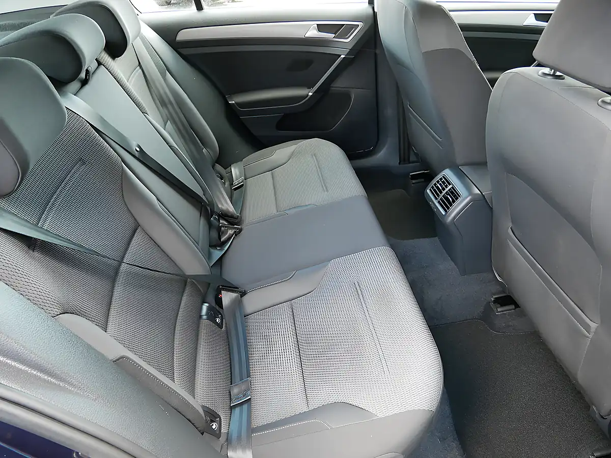 Used 2015 Volkswagen Golf Bluemotion Tech Match Night Blue Metallic - Interior and Exterior details 18