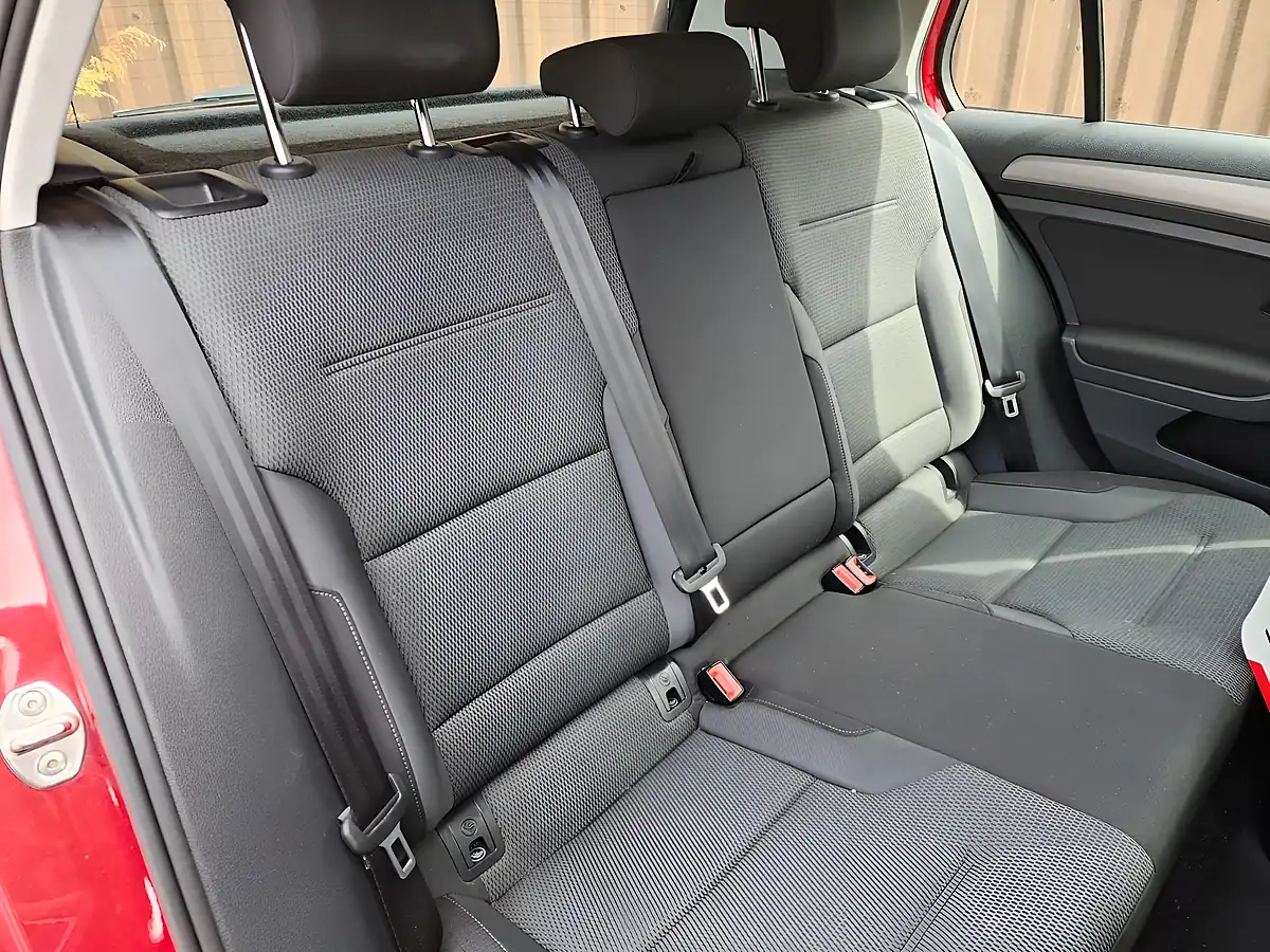 Used 2015 Volkswagen Golf Bluemotion Tech Match Red - Interior and Exterior details 17
