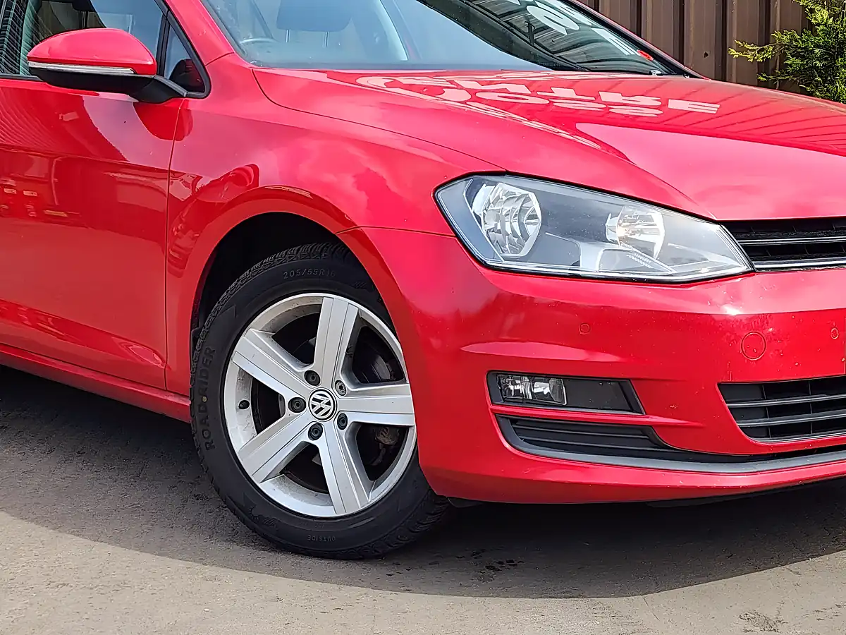 Used 2015 Volkswagen Golf Bluemotion Tech Match Red - Interior and Exterior details 2