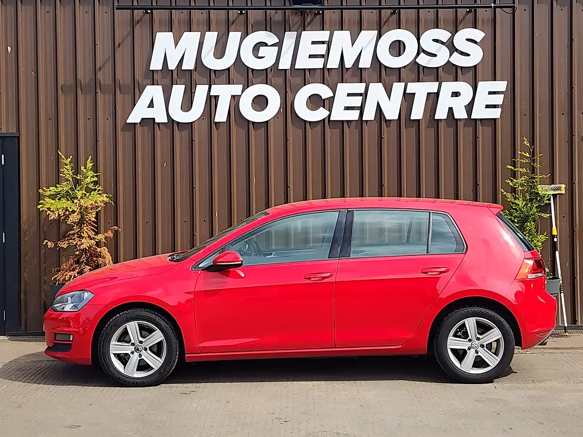 Used 2015 Volkswagen Golf Bluemotion Tech Match Red - Interior and Exterior details 4
