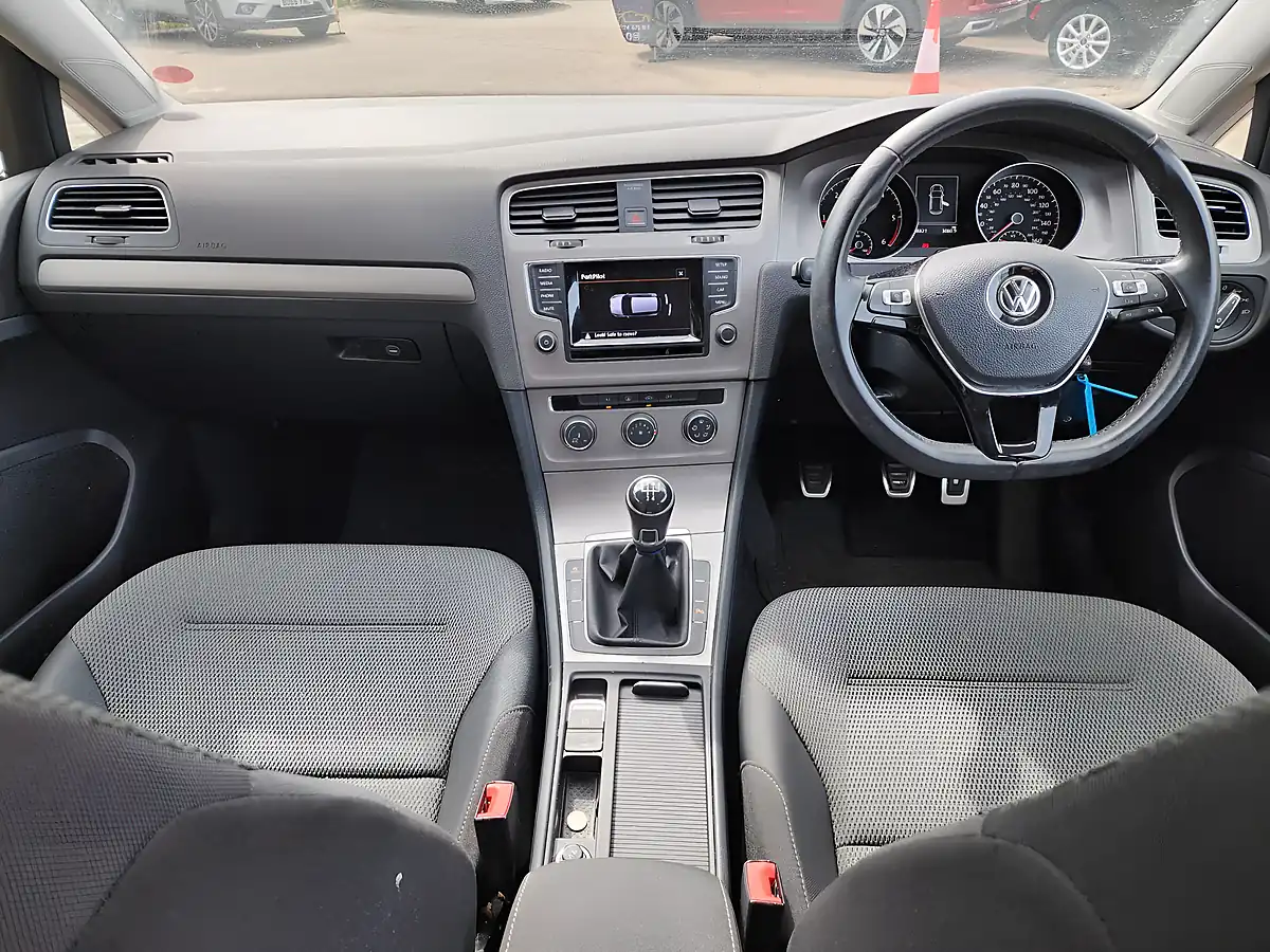 Used 2015 Volkswagen Golf Bluemotion Tech Match Red - Interior and Exterior details 7