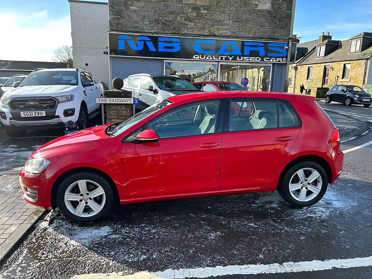 Used 2015 Volkswagen Golf Bluemotion Tech Match Red - Front View