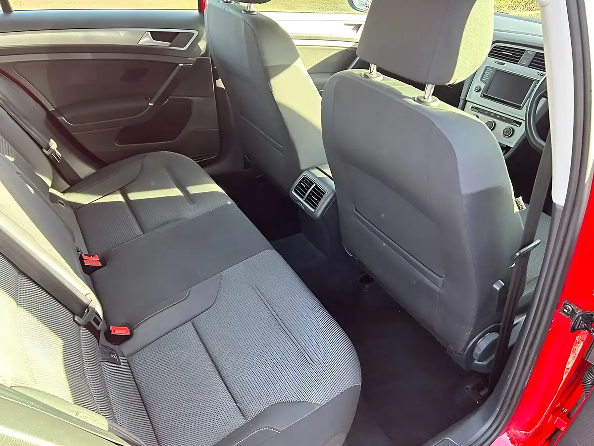Used 2015 Volkswagen Golf Bluemotion Tech Match Red - Interior and Exterior details 11