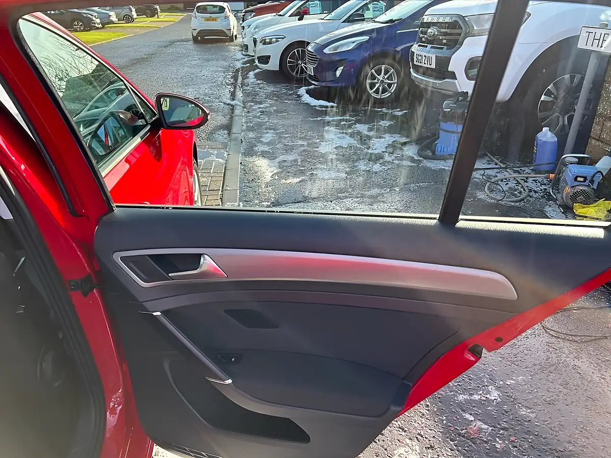 Used 2015 Volkswagen Golf Bluemotion Tech Match Red - Interior and Exterior details 12