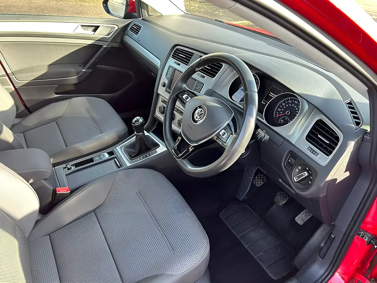 Used 2015 Volkswagen Golf Bluemotion Tech Match Red - Interior and Exterior details 7