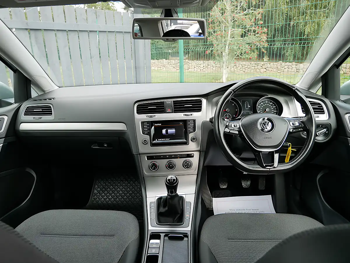 Used 2015 Volkswagen Golf Bluemotion Tech Match Silver - Interior and Exterior details 10