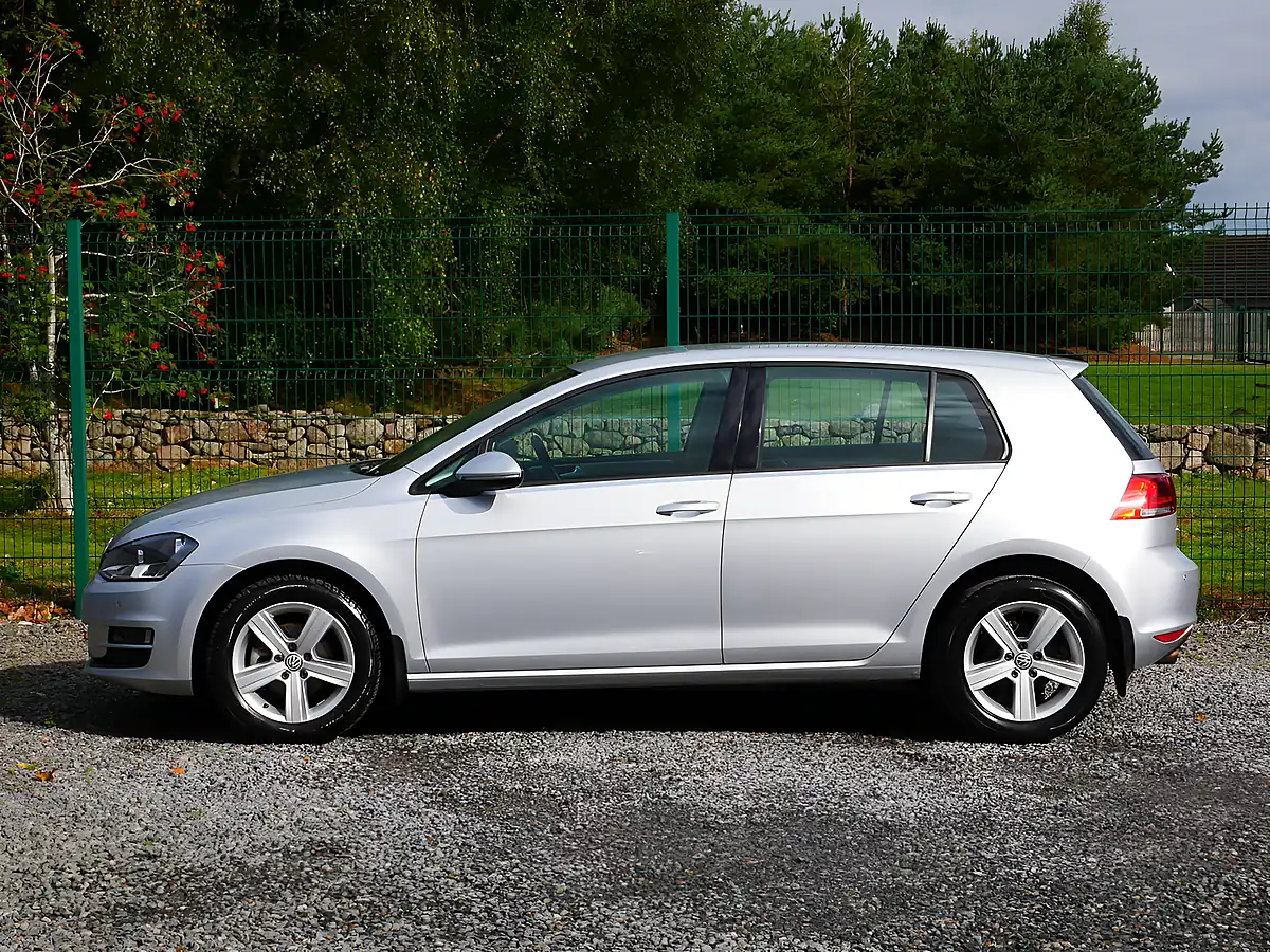 Used 2015 Volkswagen Golf Bluemotion Tech Match Silver - Interior and Exterior details 6