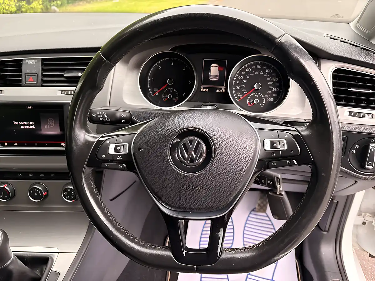 Used 2015 Volkswagen Golf Bluemotion Tech Match White - Interior and Exterior details 15