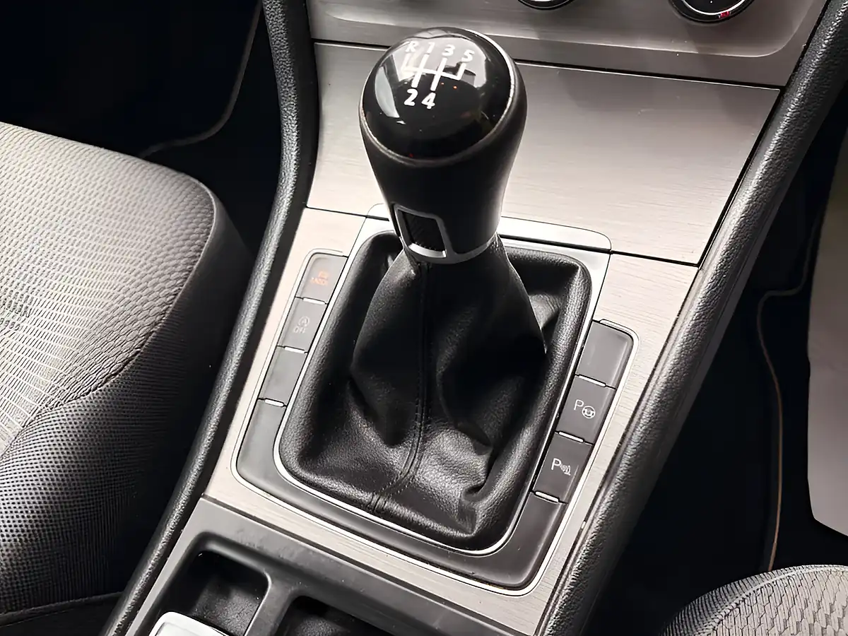 Used 2015 Volkswagen Golf Bluemotion Tech Match White - Interior and Exterior details 18