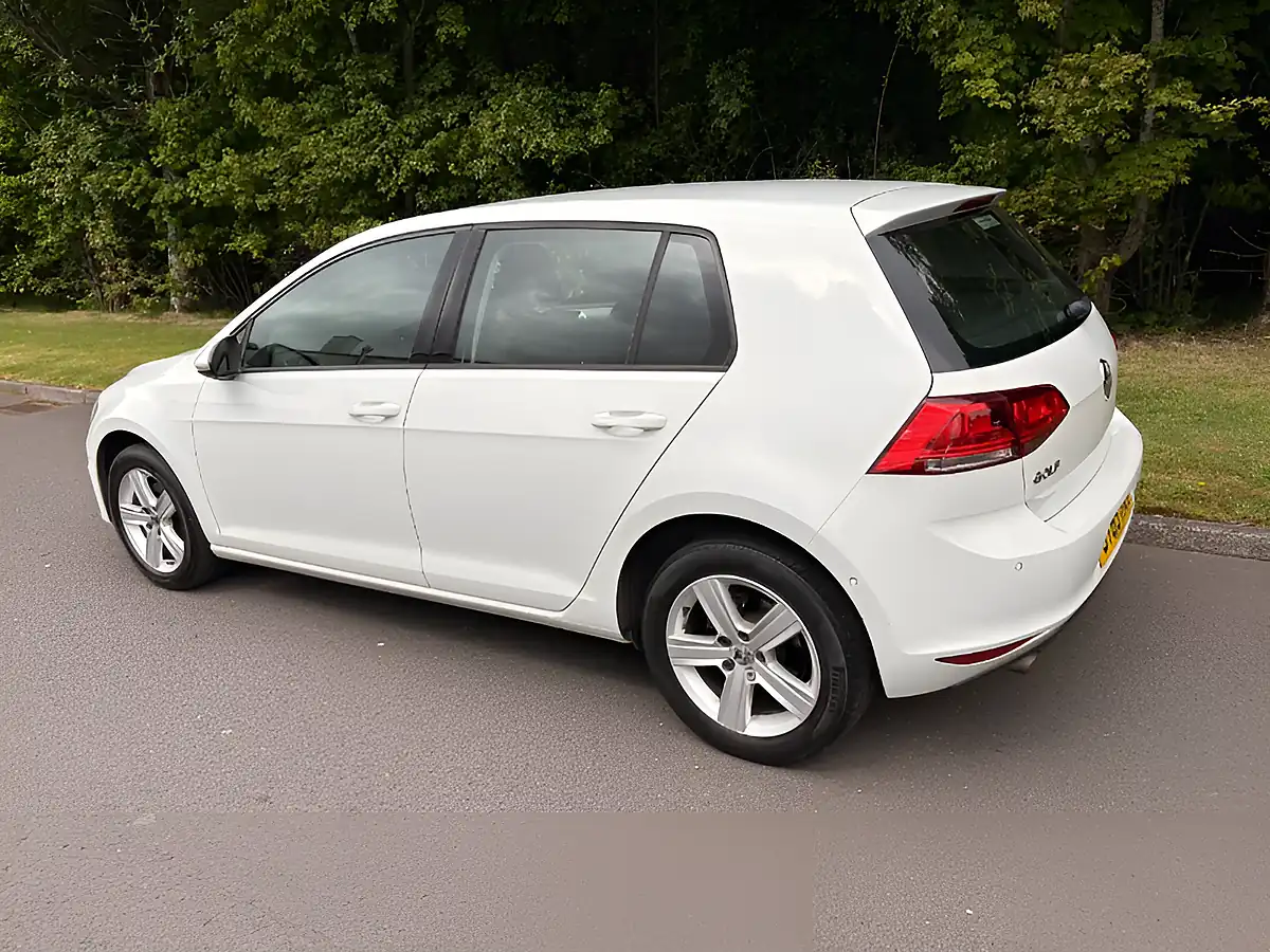 Used 2015 Volkswagen Golf Bluemotion Tech Match White - Interior and Exterior details 4