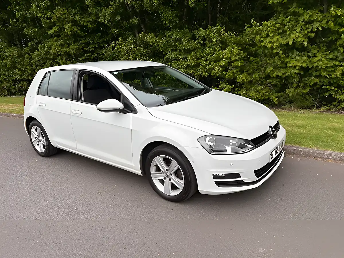 Used 2015 Volkswagen Golf Bluemotion Tech Match White - Interior and Exterior details 5