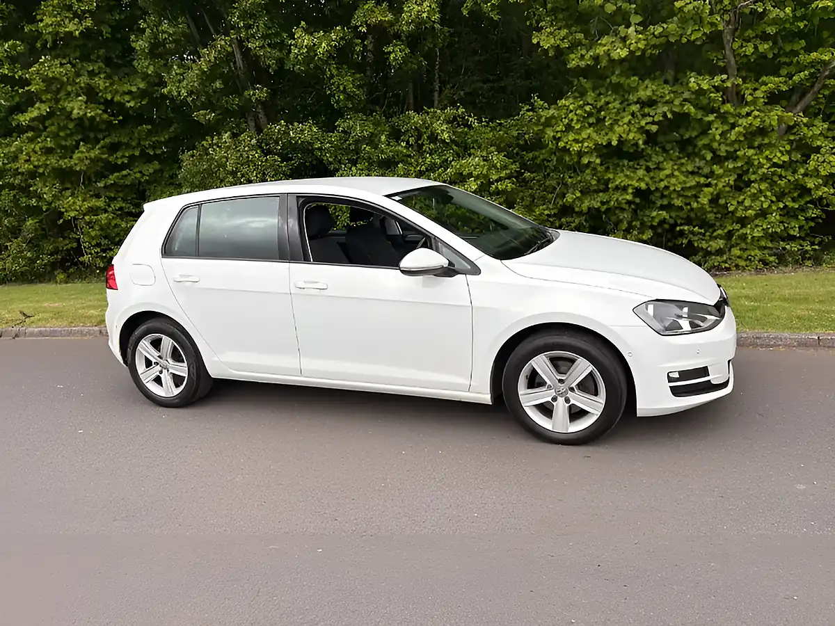 Used 2015 Volkswagen Golf Bluemotion Tech Match White - Interior and Exterior details 6