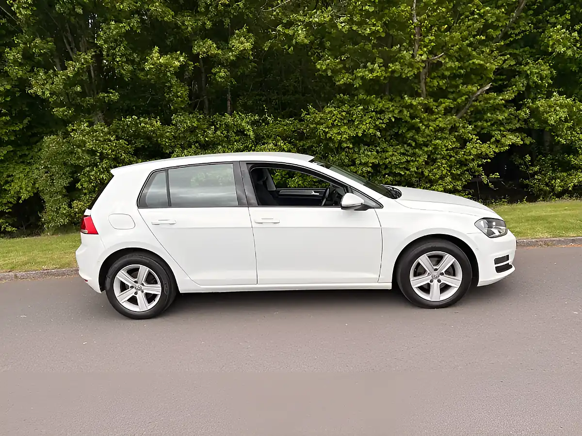 Used 2015 Volkswagen Golf Bluemotion Tech Match White - Interior and Exterior details 7