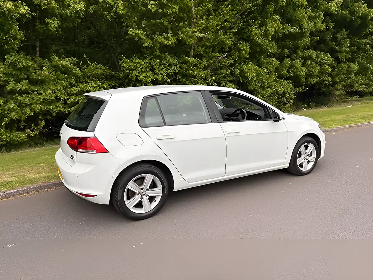 Used 2015 Volkswagen Golf Bluemotion Tech Match White - Interior and Exterior details 8