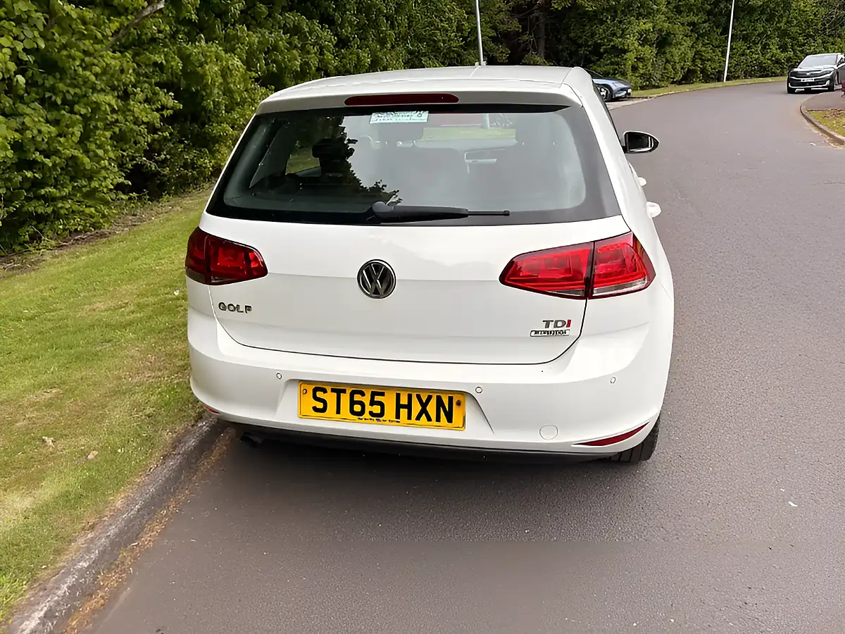 Used 2015 Volkswagen Golf Bluemotion Tech Match White - Interior and Exterior details 9