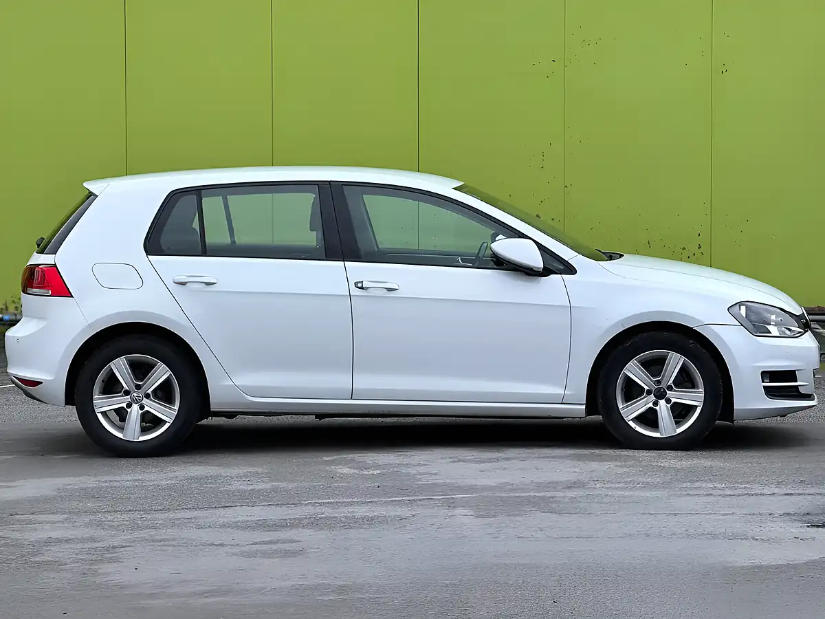 Used 2015 Volkswagen Golf Bluemotion Tech Match White - Interior and Exterior details 10