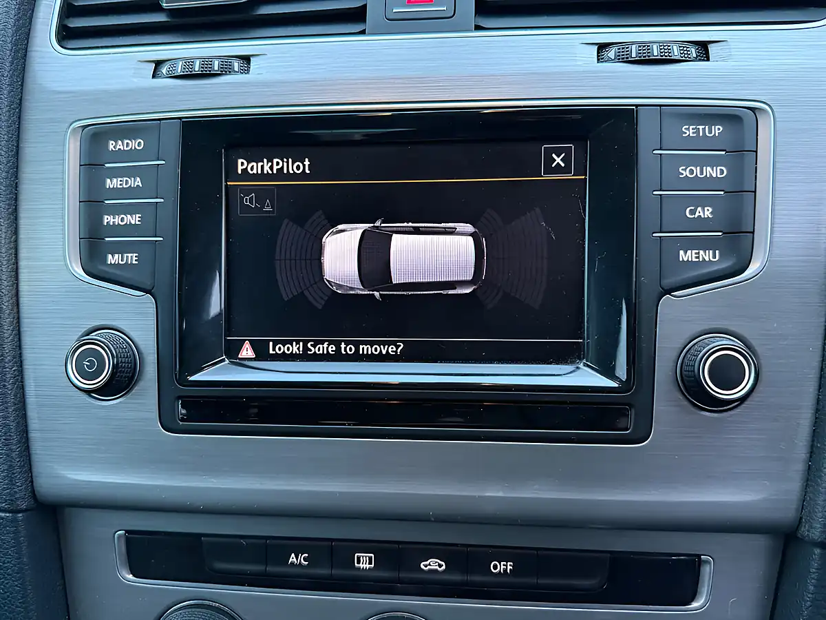 Used 2015 Volkswagen Golf Bluemotion Tech Match White - Interior and Exterior details 17
