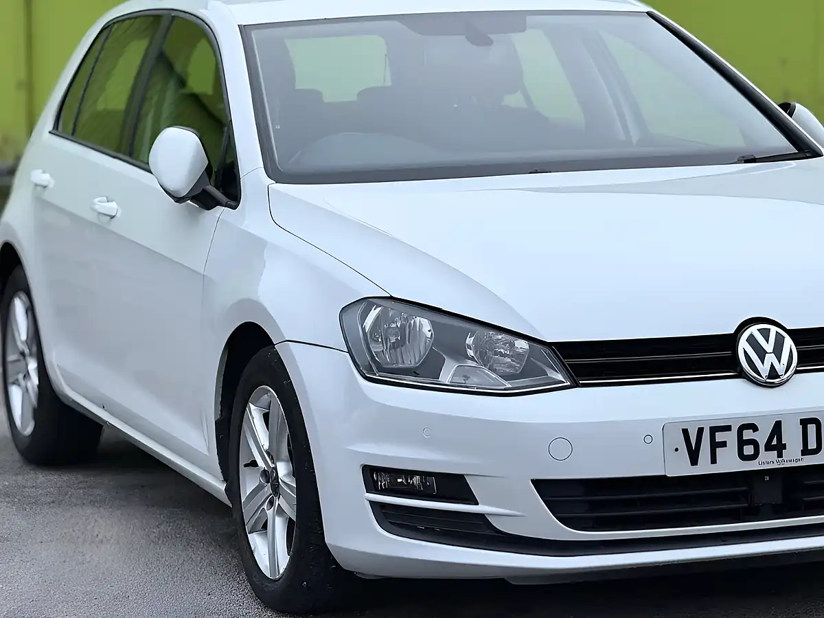 Used 2015 Volkswagen Golf Bluemotion Tech Match White - Interior and Exterior details 3