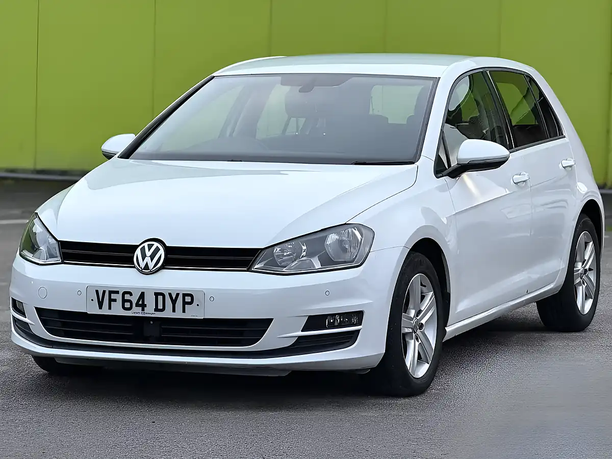 Used 2015 Volkswagen Golf Bluemotion Tech Match White - Interior and Exterior details 4