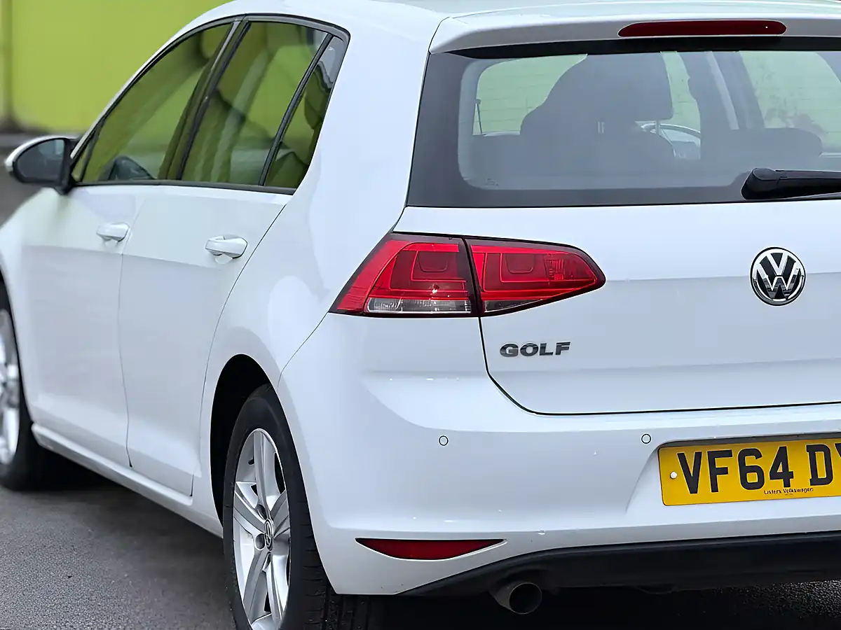 Used 2015 Volkswagen Golf Bluemotion Tech Match White - Interior and Exterior details 9