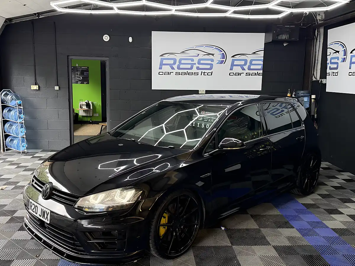 Used 2015 Volkswagen Golf Bluemotion Tech R Black - Interior and Exterior details 10
