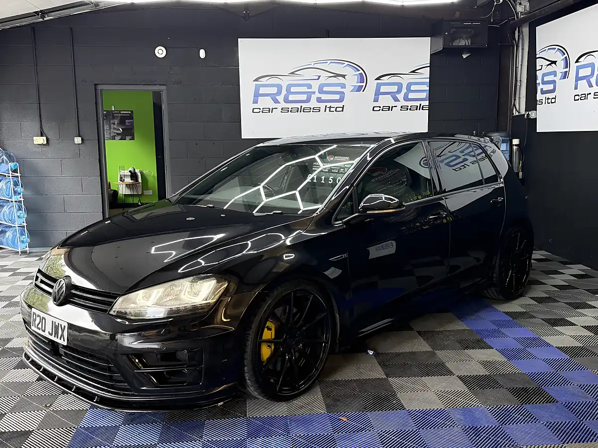 Used 2015 Volkswagen Golf Bluemotion Tech R Black - Interior and Exterior details 11