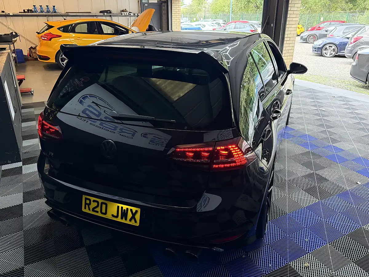 Used 2015 Volkswagen Golf Bluemotion Tech R Black - Interior and Exterior details 14